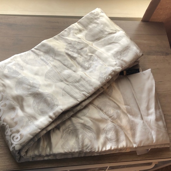 EUC Burberrys Arc Shield Silk Scarf - Picture 2 of 9